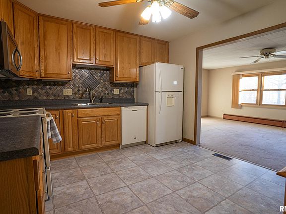 4th image of 66 Dawn Dr