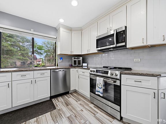 4th image of 18590 Meadow Ln