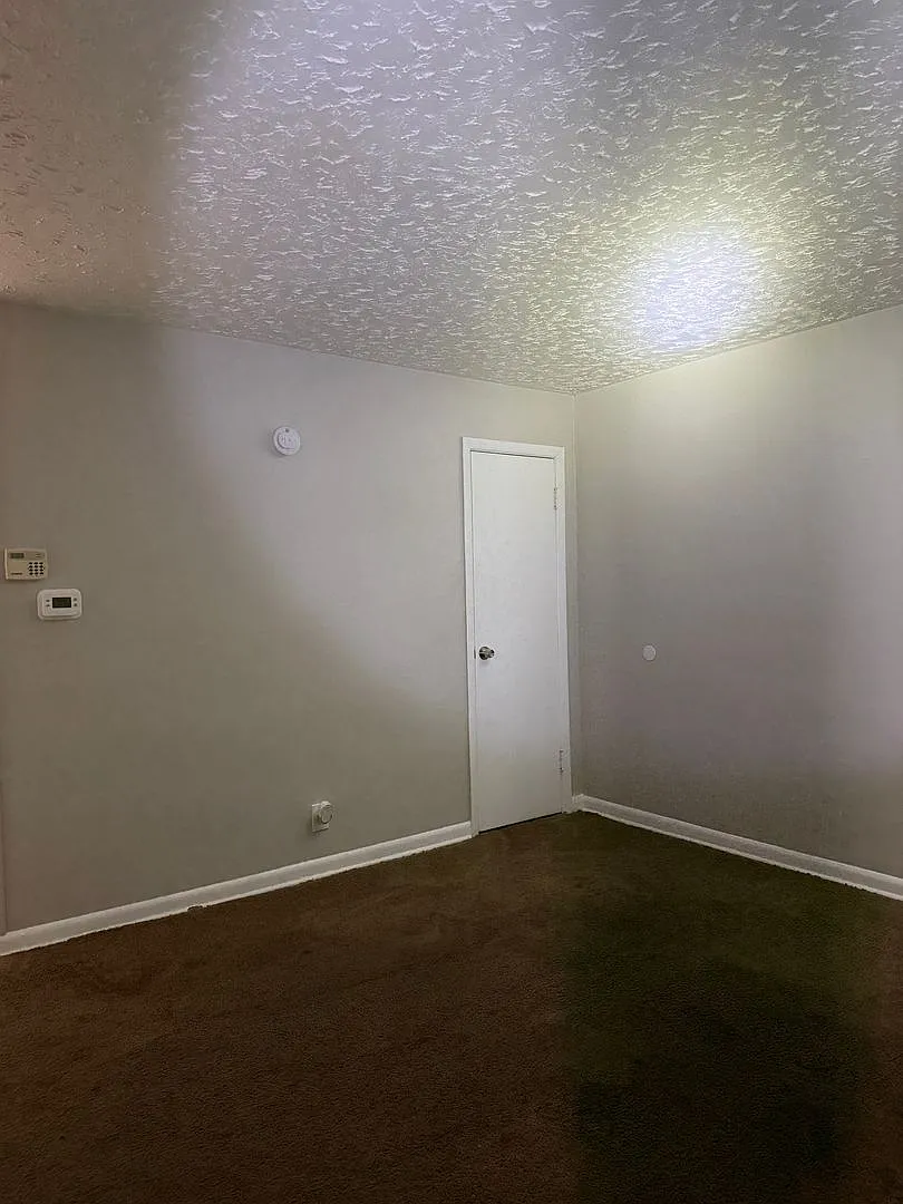 3709 Kinnear Ave — Photo 1