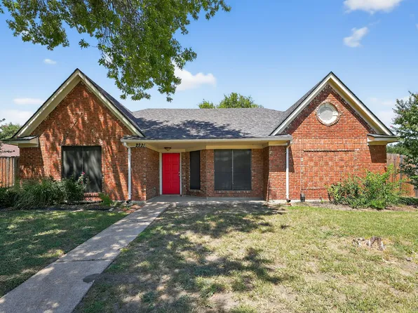 2221 Brookside Dr, Rowlett, TX 75088