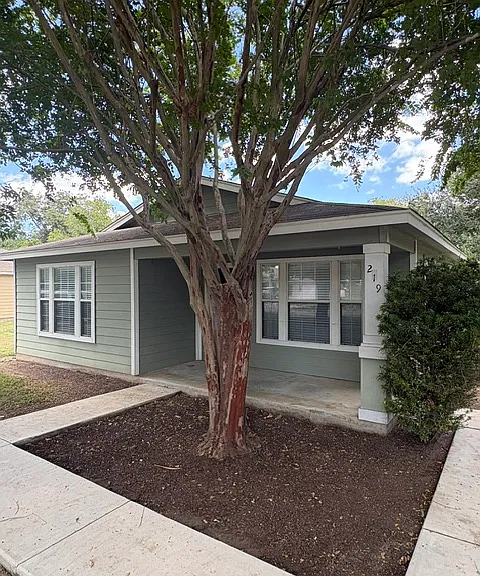 219 Windmill Hl — Photo 2