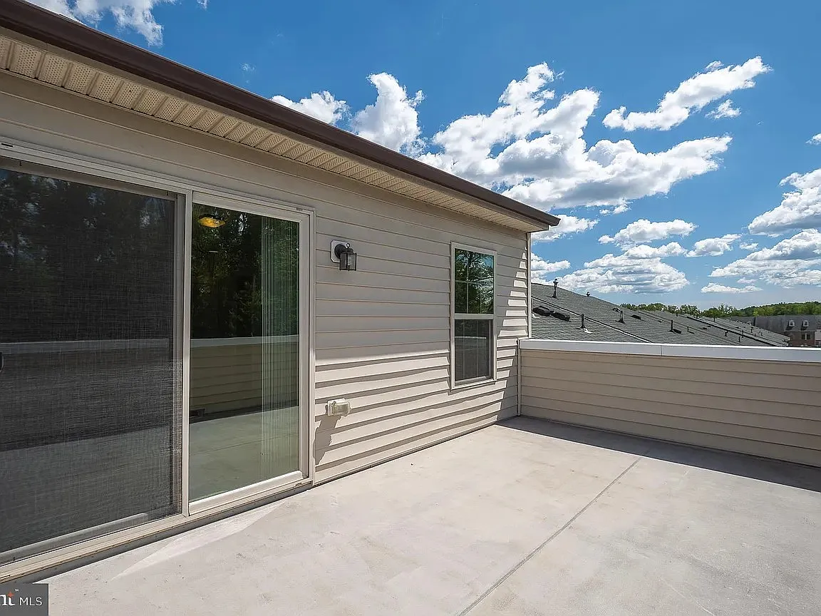 5 bed, 2600 sqft, $1,150 — Photo 4