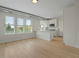 432 S Maple Ave #101, Oak Park, IL 60302