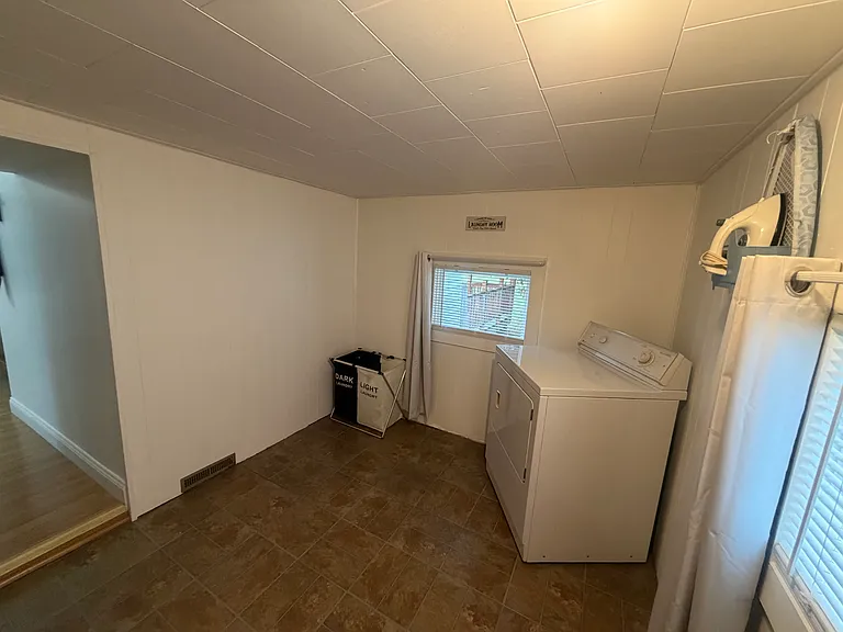 141 N Milton St — Photo 17