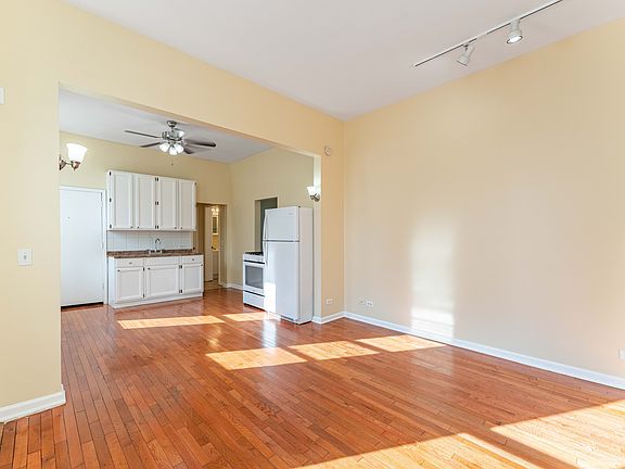 4th image of 3157 S Racine Ave APT 1R