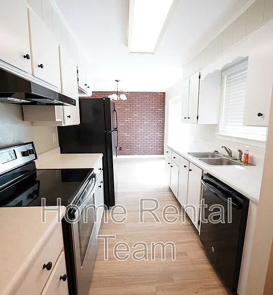 109 W 14th St — Photo 10