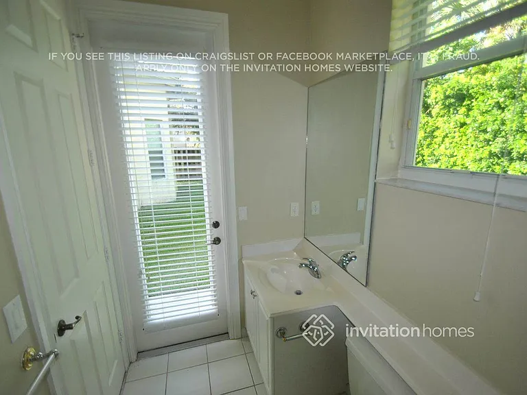 6880 Houlton Cir — Photo 9