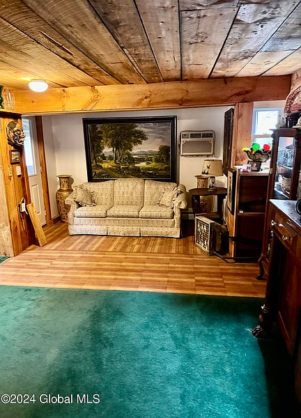 5th image of 114 Hogtown Road