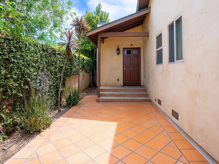 8330 Lilienthal Ave — Photo 3
