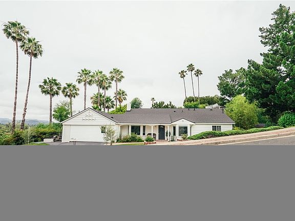 4th image of 23348 Balmoral Ln