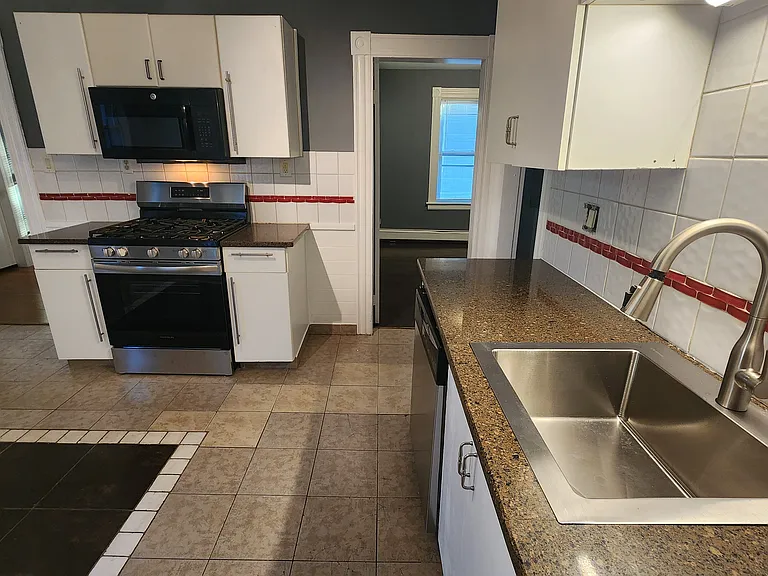 207 Sheridan St #2 — Photo 9