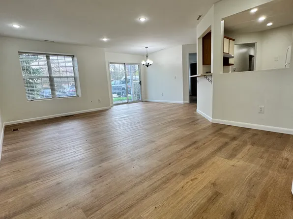 249 Brookwood Dr Unit 2, South Lyon, MI 48178