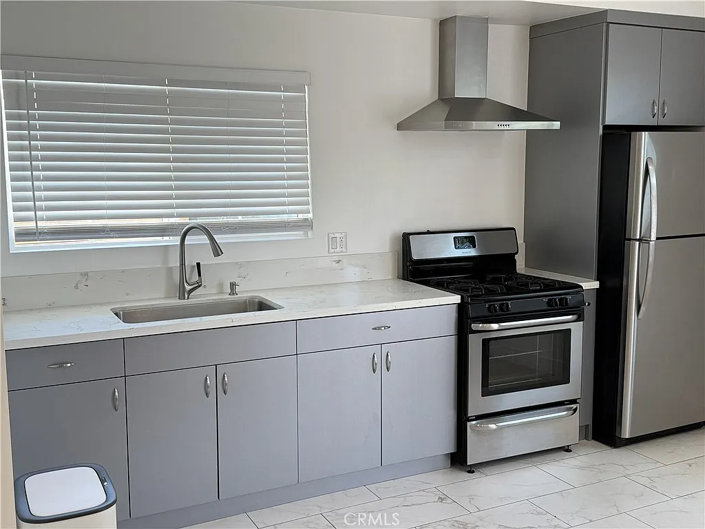 Studio, 400 sqft, $1,795 — Photo 1