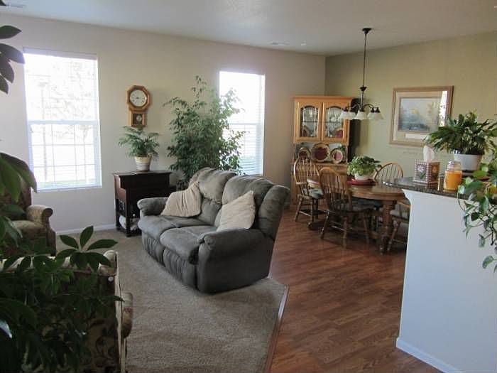 Living room & dining area
