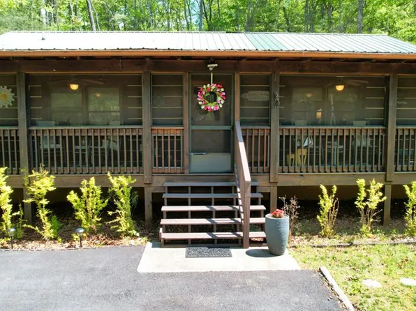 210 Shade Tree Ln, Mineral Bluff, GA 30559