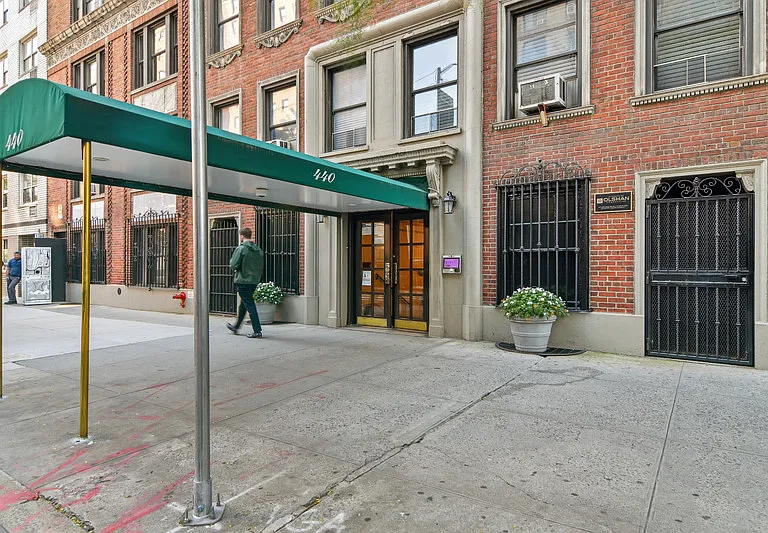 440 W 34th St #7D — Photo 10