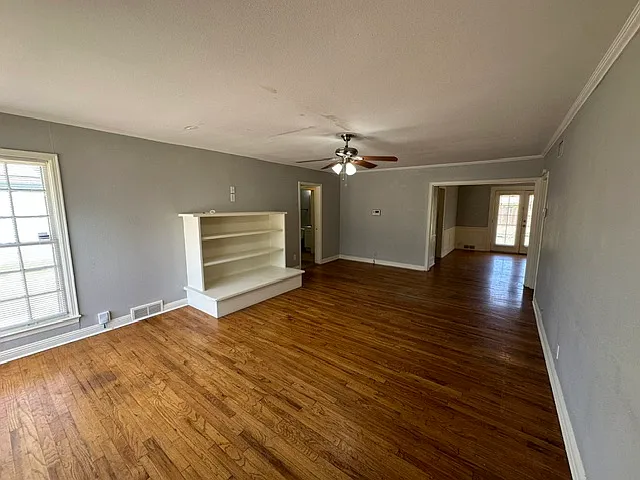 2604 31st St - PM1 - 1 — Photo 3