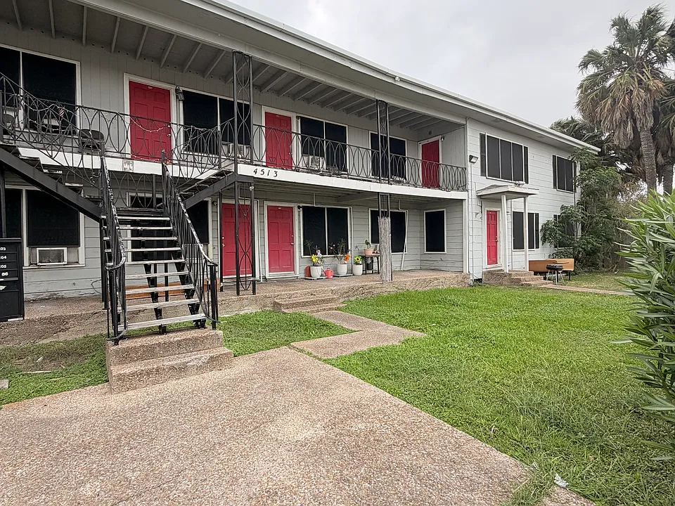 4513 S Staples St #205