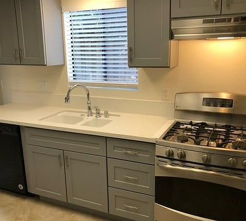 2nd image of 1524 De La Vina St #C