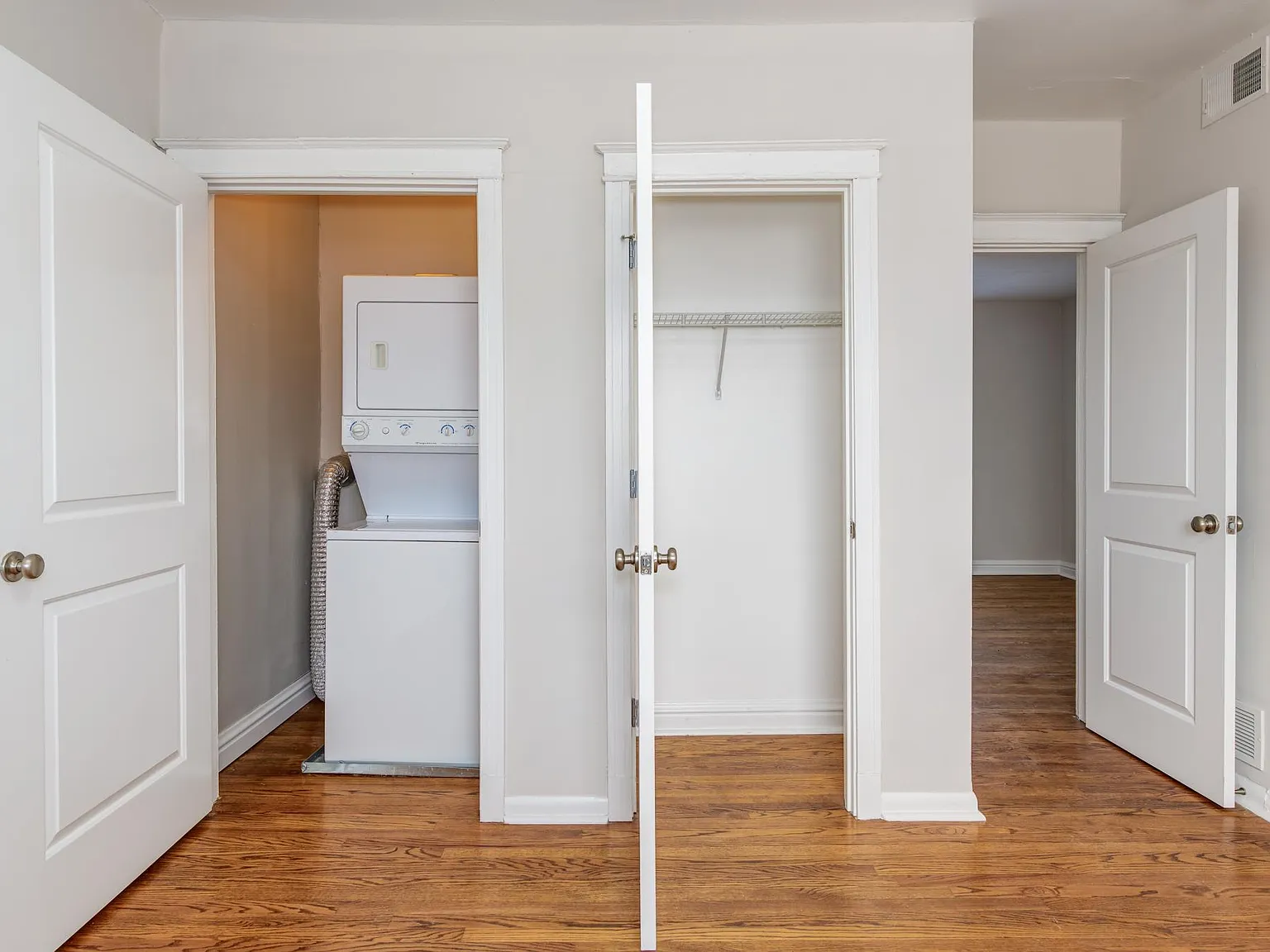 Oakview Apartments — Photo 2