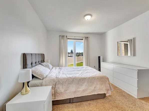 6105 NE 24th St, Lloydminster, AB T9V 3J8
