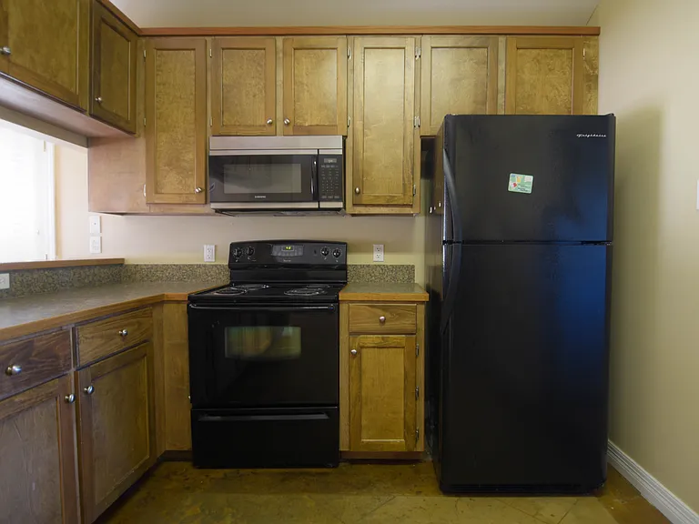 2506 Redwood St — Photo 9