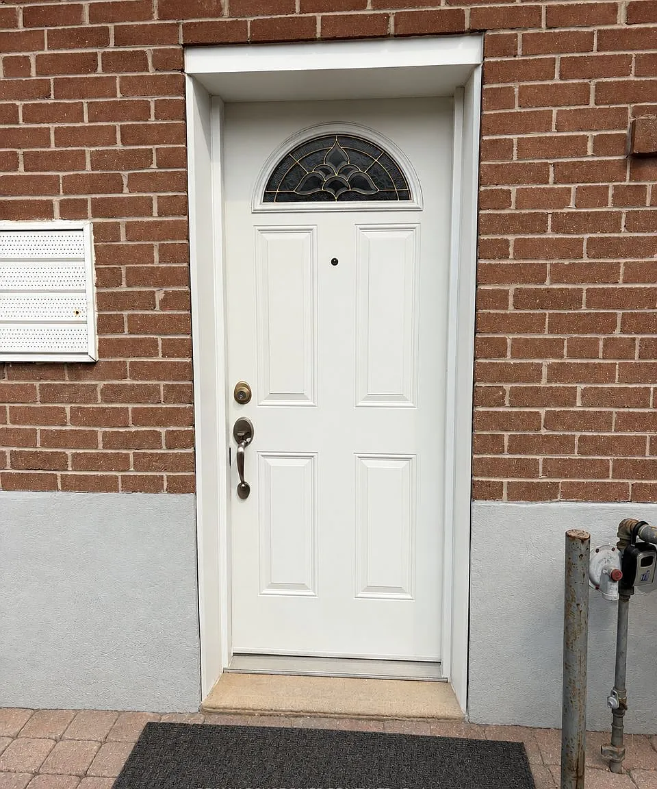 3 bed, $1,900 — Photo 2