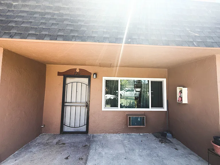 730 Mission Grove Pl — Photo 2