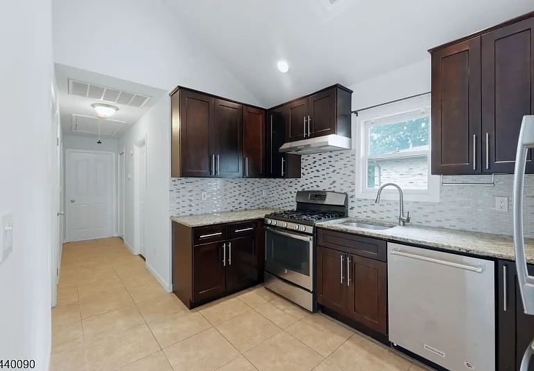 410 Lafayette Ave #2 — Photo 9