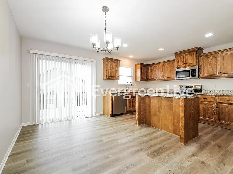 900 SW Chickadee Dr — Photo 5