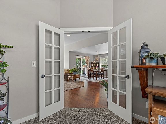 3rd image of 1936 Bridgeview Drive