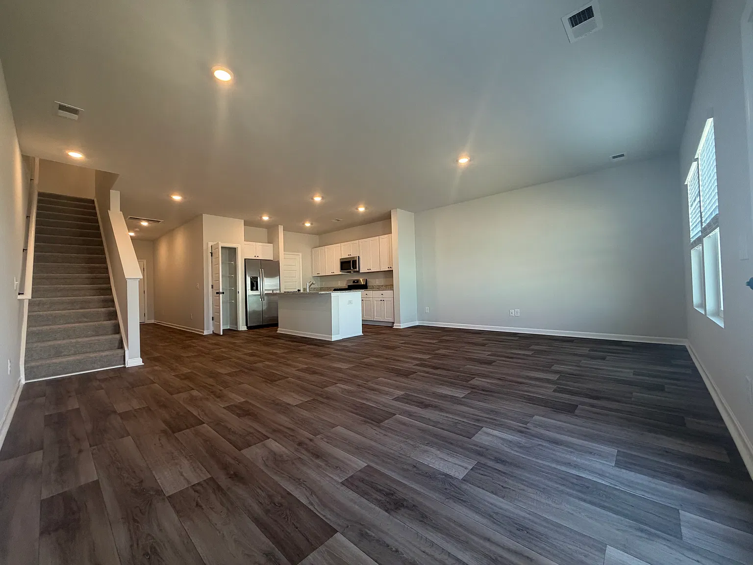 3 bed, 1805 sqft, $2,180 — Photo 3