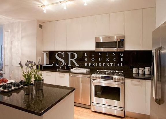 2nd image of 320 W 38th St APT 215