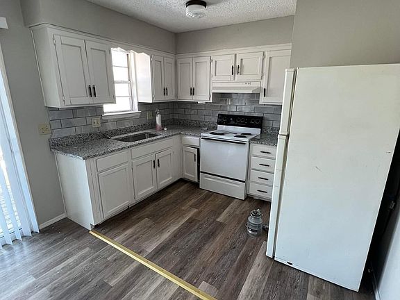5th image of 335 N Kendall Dr