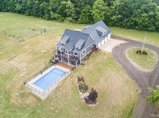 6150 Hartland Rd, Fenton, MI 48430