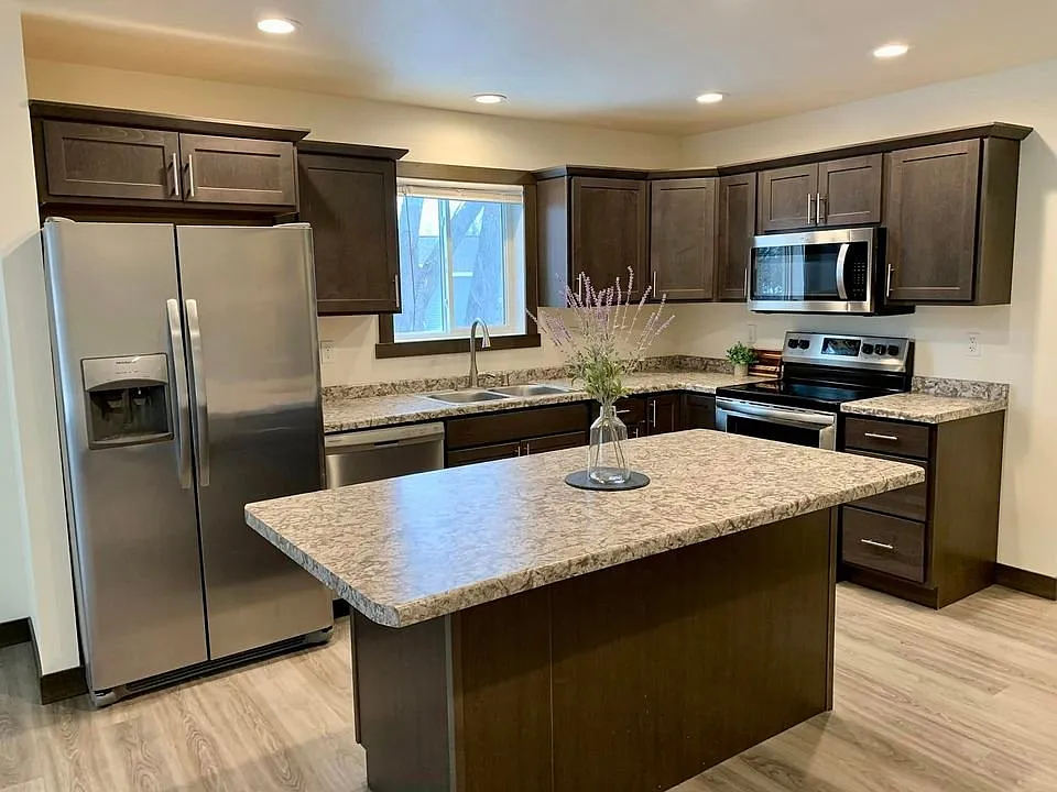 3 bed, 2250 sqft, $2,350 — Photo 2