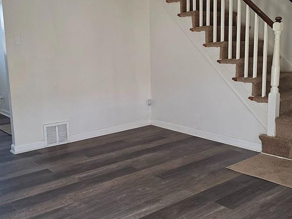 3rd image of 4615 Weymouth St