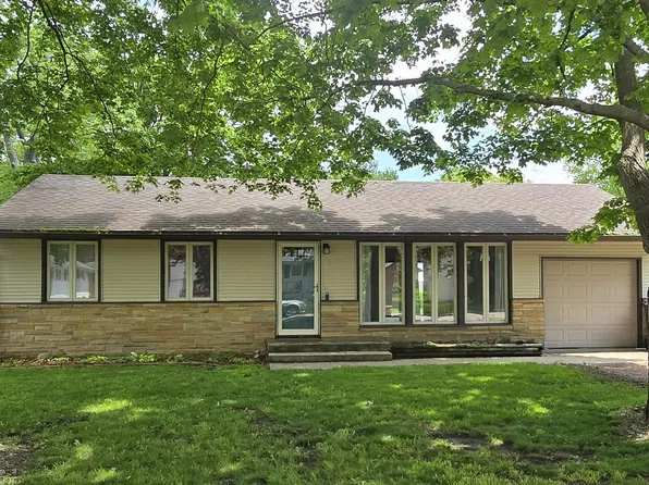 512 Stout St, Saint Joseph, IL 61873