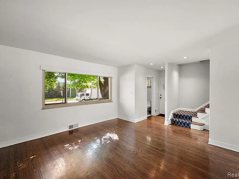 975 N Old Woodward Ave — Photo 8