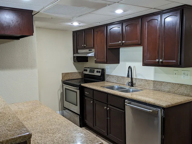 1450 Locust Ave #309 — Photo 18
