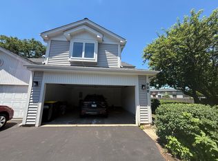 900 Ashley Ct, Westmont, IL 60559