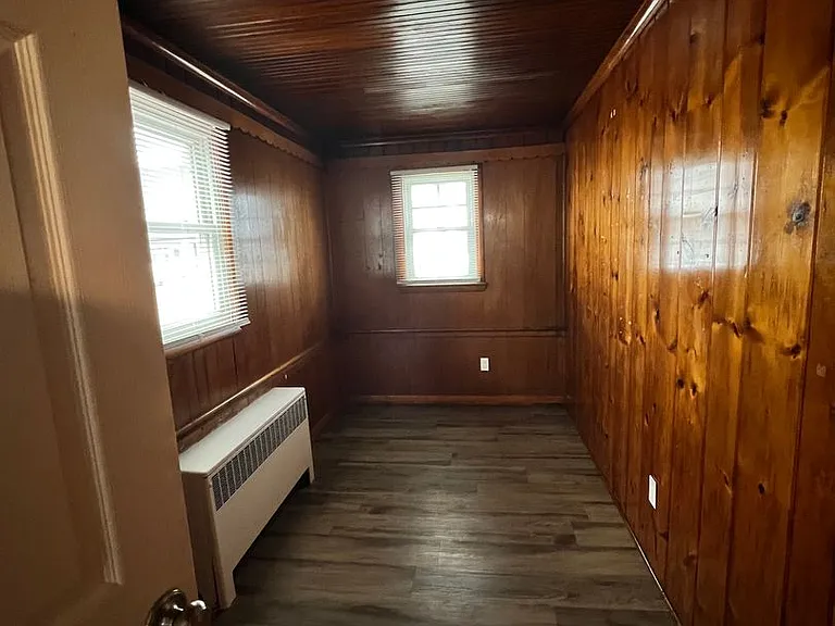 224 E Commercial St — Photo 11