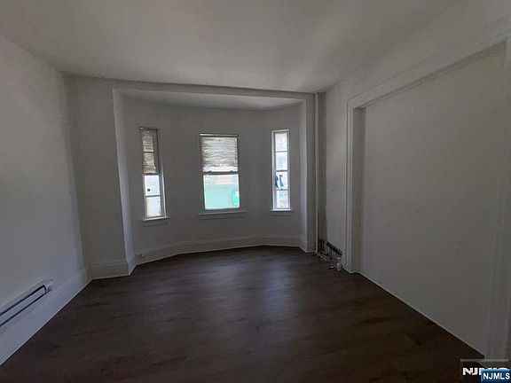 3rd image of 15 Park Ave