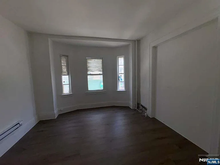 15 Park Ave — Photo 3