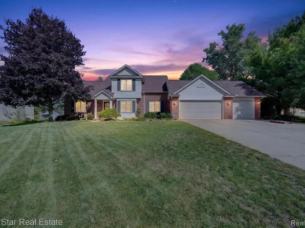 2135 Holly Berry Ln, Commerce Township, MI 48390