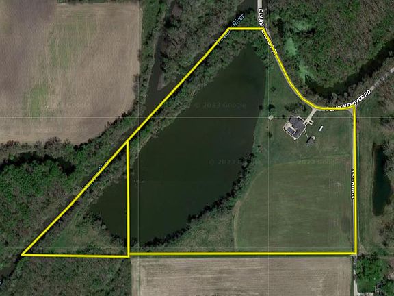 3rd image of 1705 E Lake Kenoyer Rd