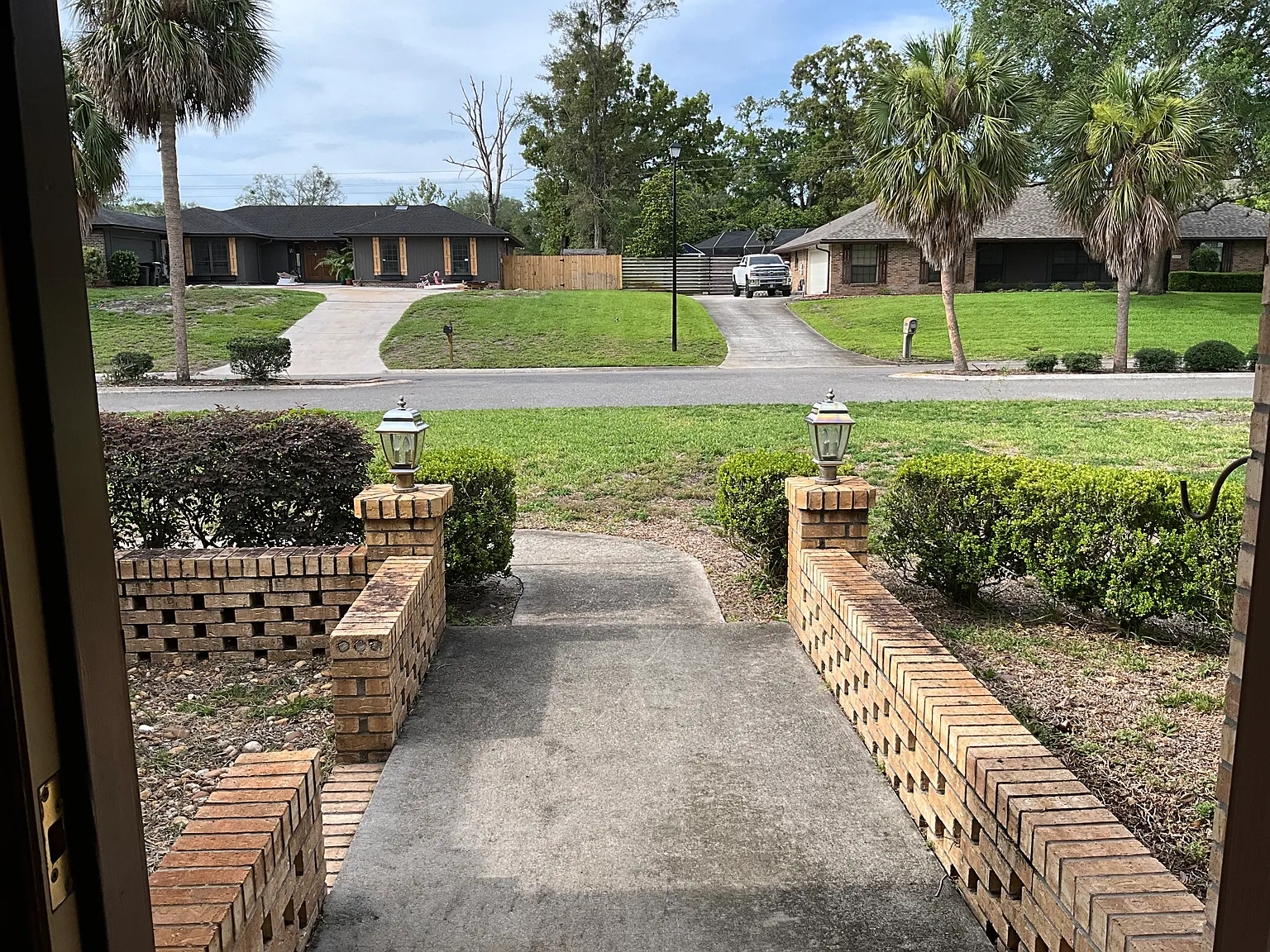 4 bed, 2.5 bath, 2310 sqft, $2,400 — Photo 2