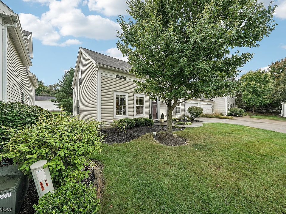 1st image of 37083 Fairfield Ln