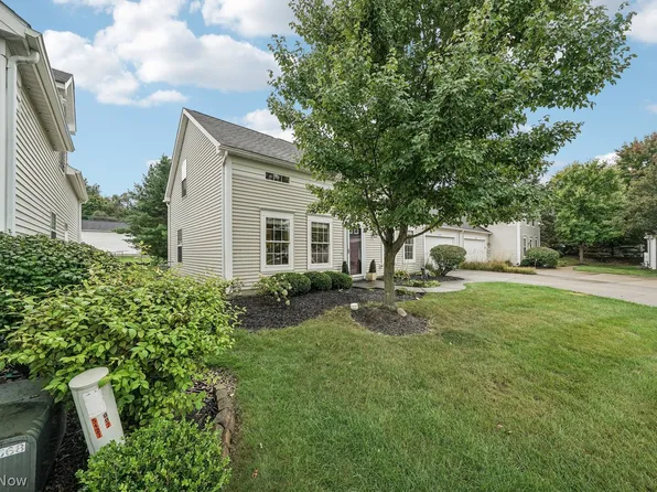 37083 Fairfield Ln, North Ridgeville, OH 44039