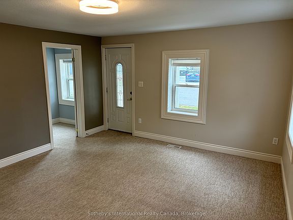 4th image of 303 Oak St